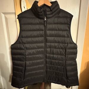 Amazon Essentials Black Puffer Vest